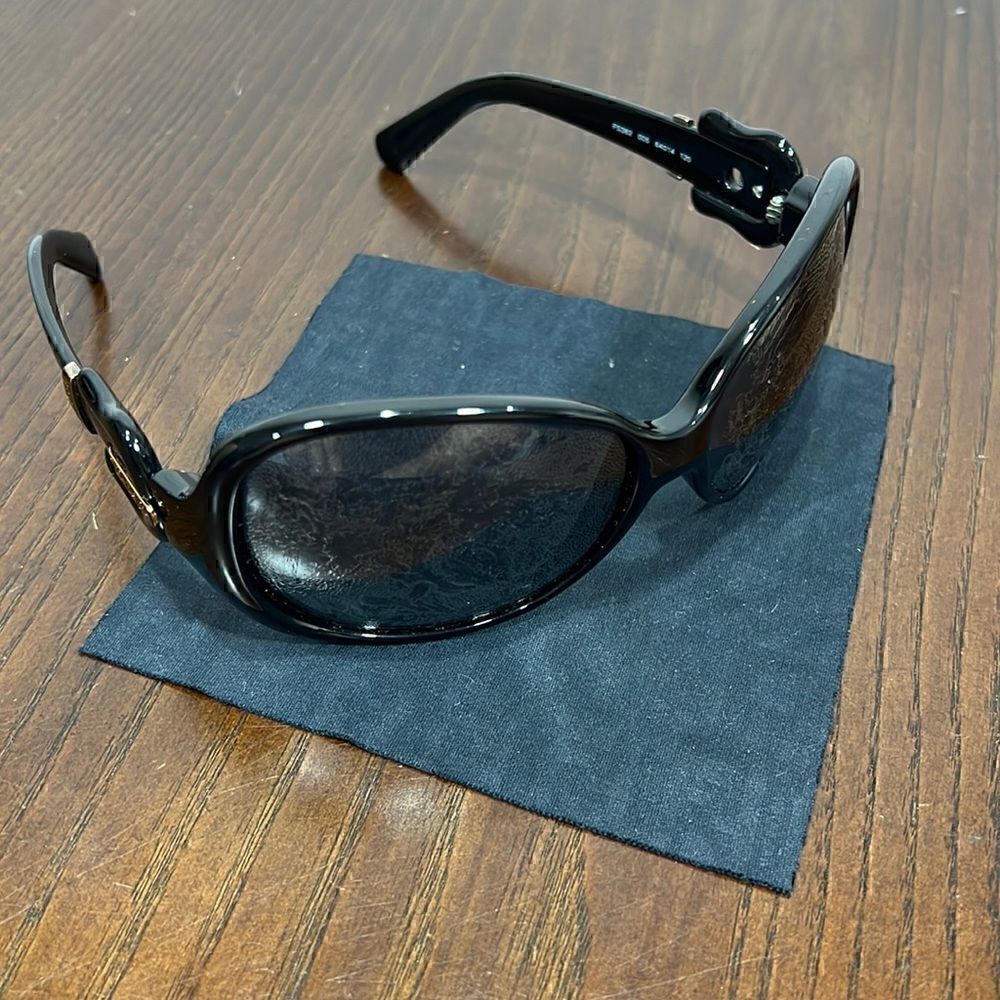 FENDI Buckle Tinted Sunglasses Guc - Picture 1 of 17